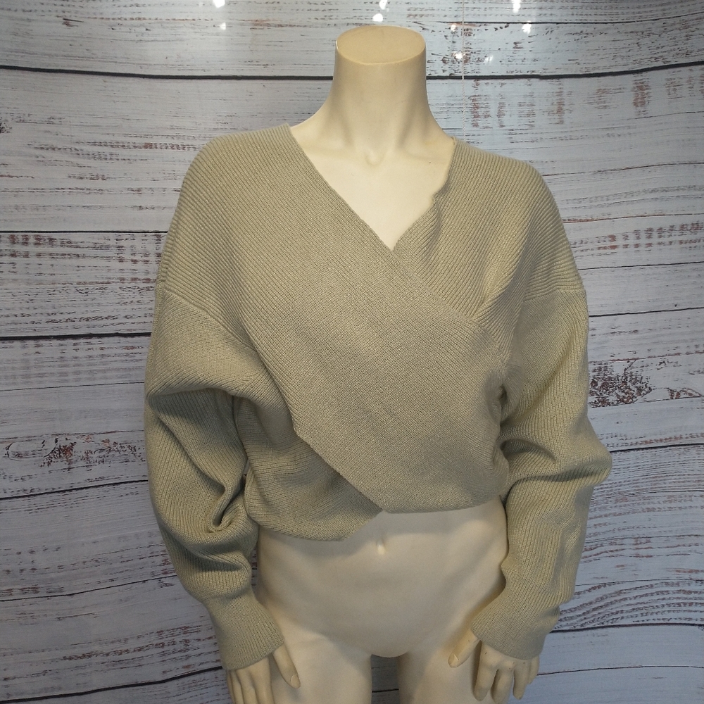 BTFBM WOMEN'S Sweater size M.         L